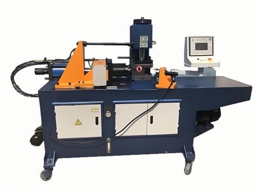 Teräsputkien kartiomainen kone